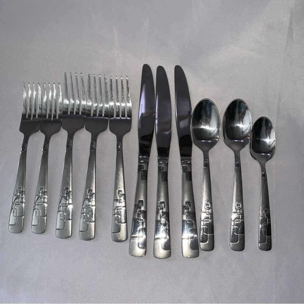 Oneida Quadratic Stainless Steel Flatware Cutlery 11 Pieces Partial Set
